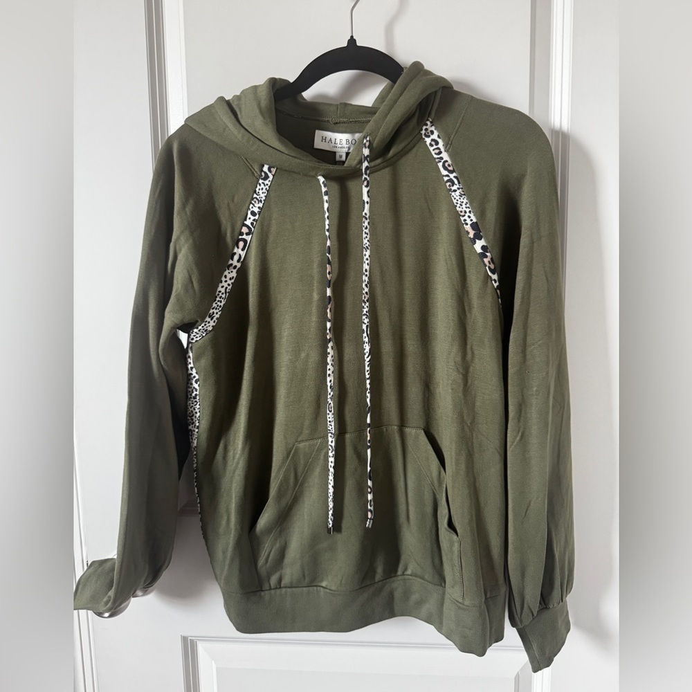 NWT Hale Bob Olive Hoodie with Leopard Print Drawstrings Size Medium